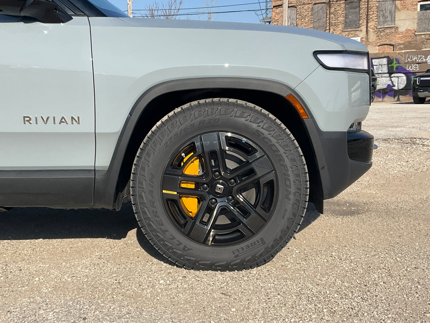 2022 Rivian R1T - 117 miles - $75,729