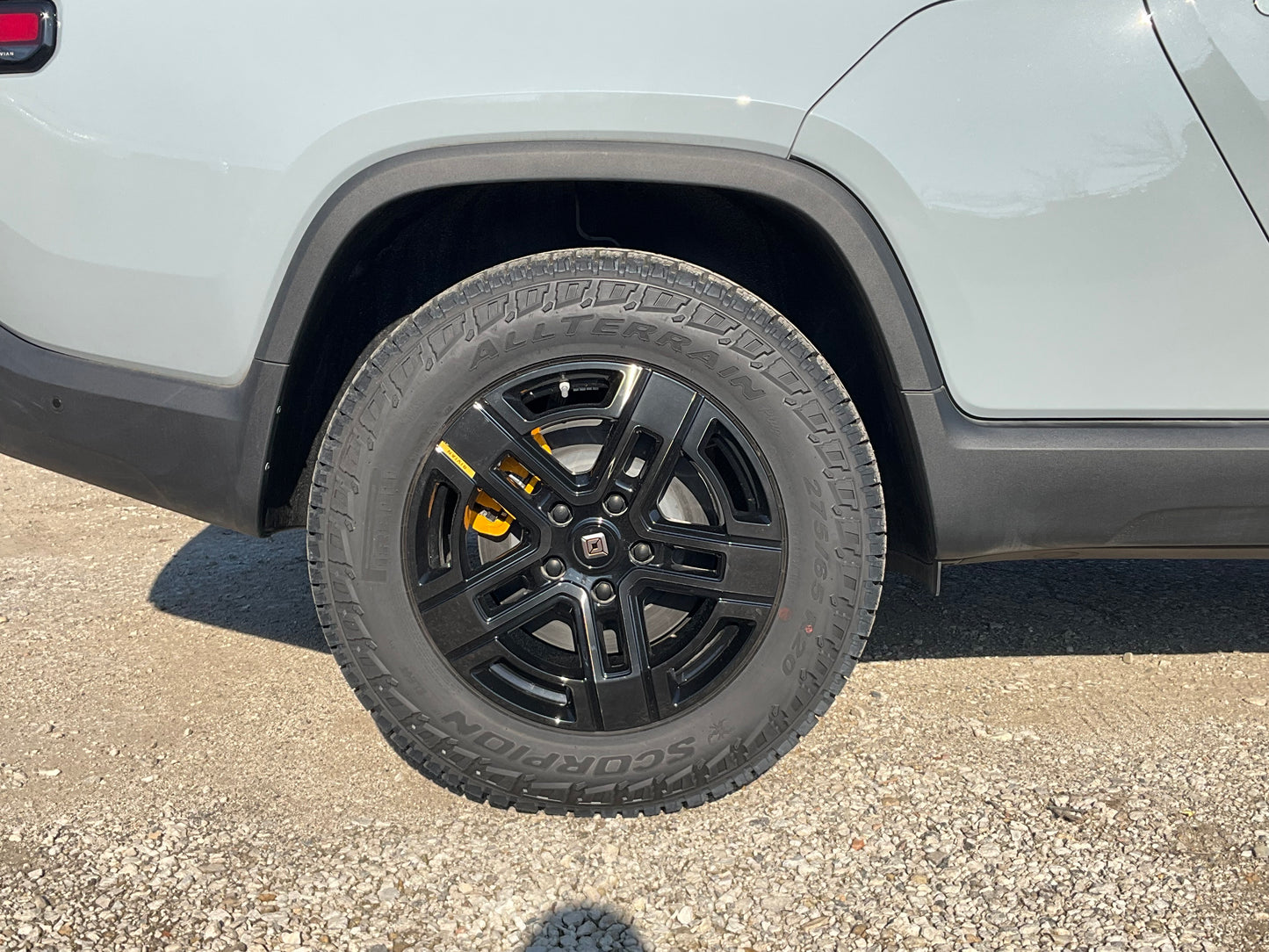 2022 Rivian R1T - 117 miles - $75,729