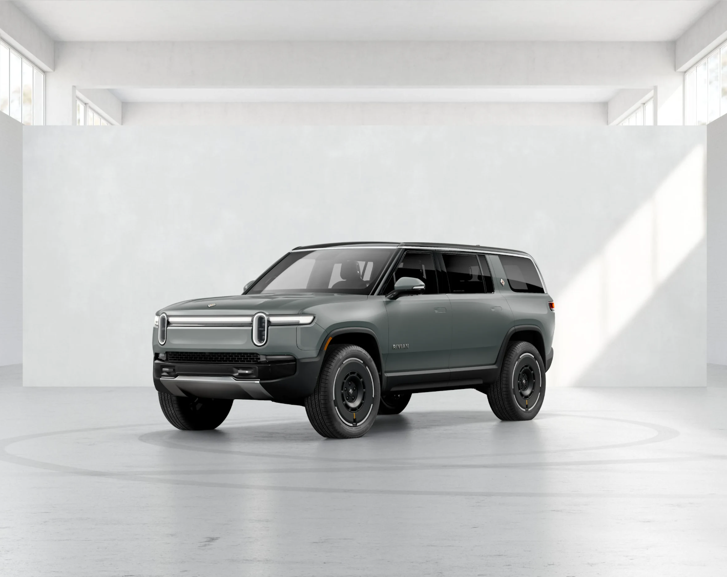 2025 Rivian R1S - 224 miles - $76,600