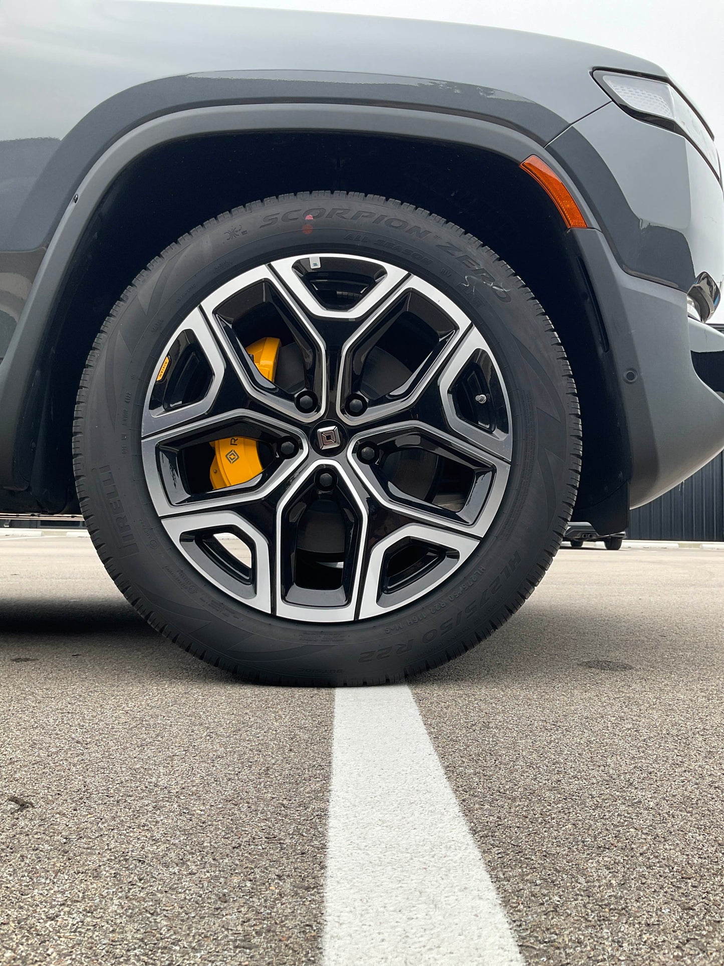 2023 Rivian R1S - 184 miles - $80,600