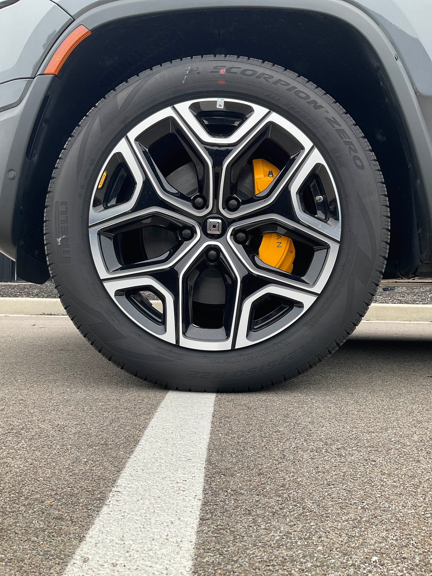 2023 Rivian R1S - 184 miles - $80,600