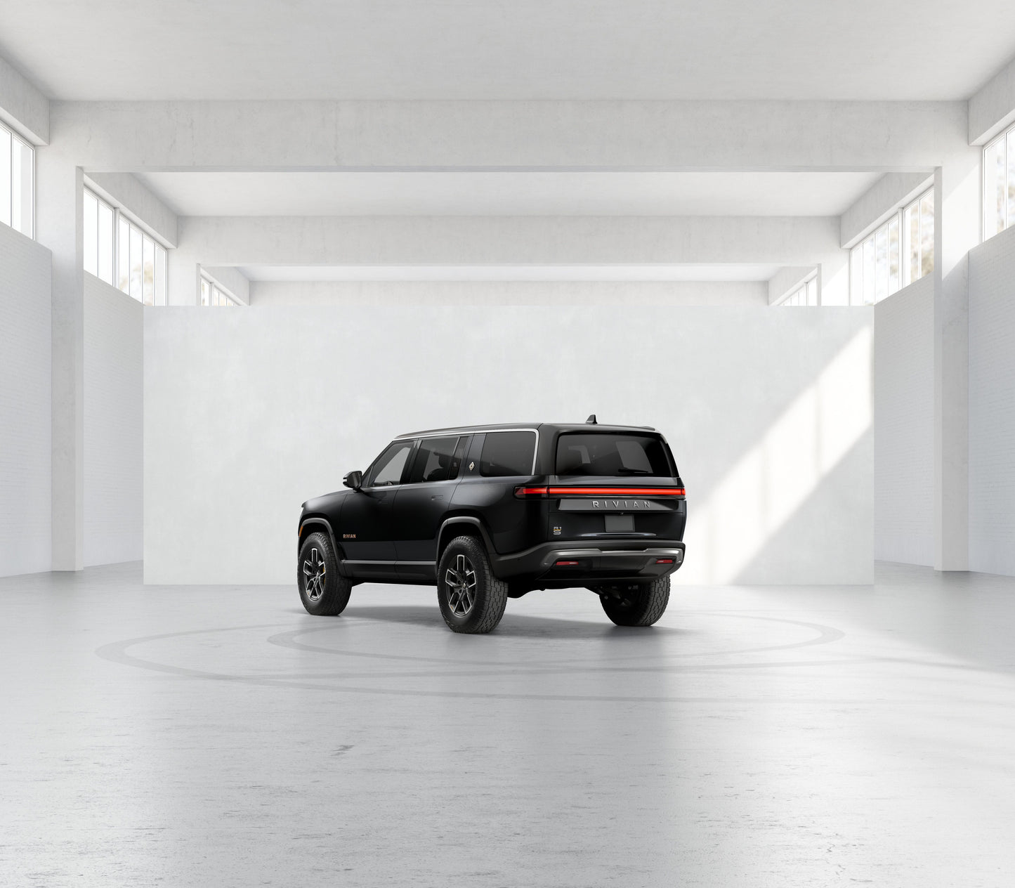 2022 Rivian R1S - 100 miles - $79,700