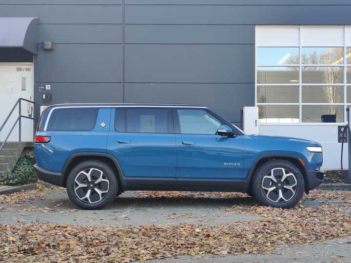 2024 Rivian R1S - 239 kilometers - $130,300 CAD