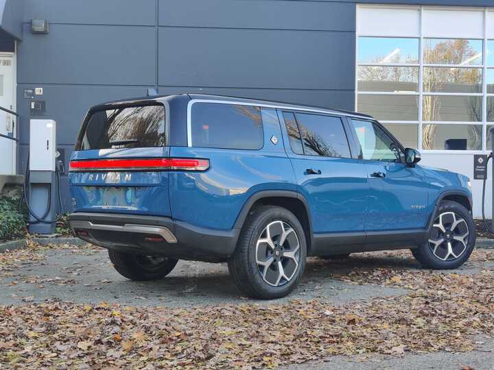 2024 Rivian R1S - 239 kilometers - $130,300 CAD